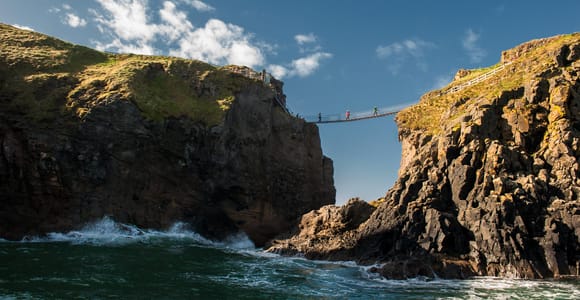 Von Belfast aus: Ganztägige Giants Causeway Land- und Bootstour