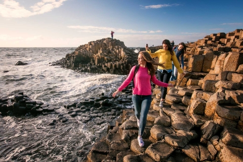 Belfast: Giant's Causeway Coastal Adventure met toegang