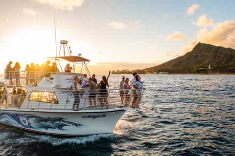 Oahu: Waikiki Sunset Cruise with Live DJ