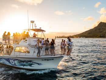 Oahu: Waikiki Sunset Cruise mit Live-DJ + 21 Jahre Oahu: Waikiki Sunset Cruise mit Live-DJ + 21 Jahre