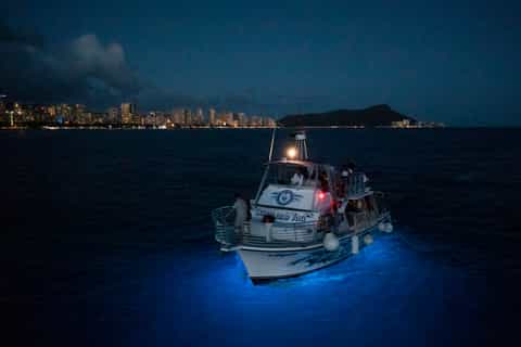 Oahu: Waikiki Sunset Cruise with Live DJ + 21 y/o