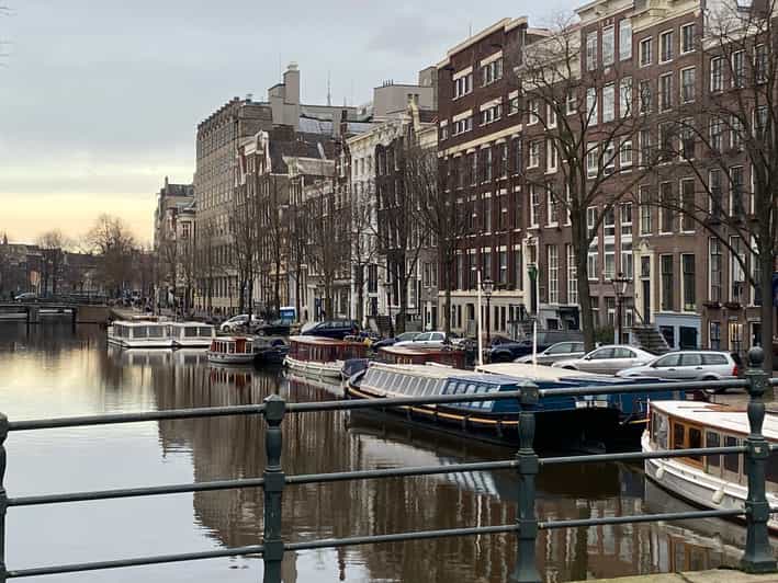 Amsterdam Tour Guidato A Piedi Fuori Dai Sentieri Battuti Getyourguide