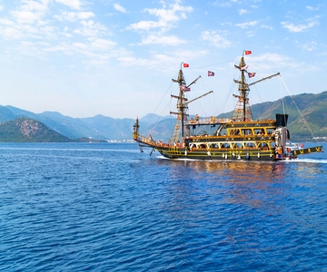 Bodrum: Pirate Boat Cruise incl. Lunch and Drinks