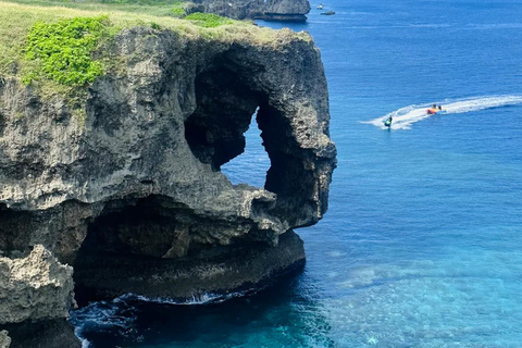 Kumejima : aquarium Churaumi d&#039;Okinawa, Manzamo, parc de l&#039;ananasBanque SMBC Shinjuku West Exit 9h30 (week-end et jours fériés 8h30)