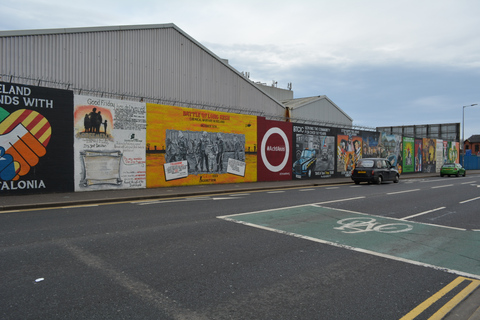 Belfast: Famous Murals Private Tour