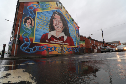 Belfast: Famous Murals Private Tour