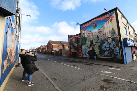 Belfast: Private Tour zu berühmten Wandgemälden