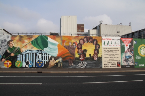 Belfast: Famous Murals Private Tour
