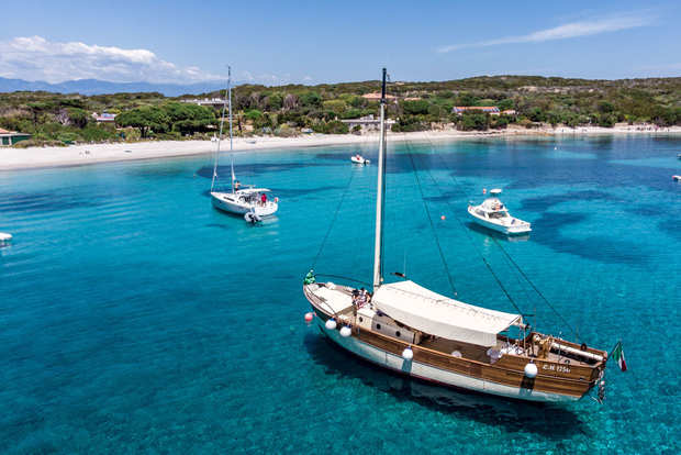 De La Maddalena ou Palau: Passeio de Iate ao Arquipélago de Maddalena