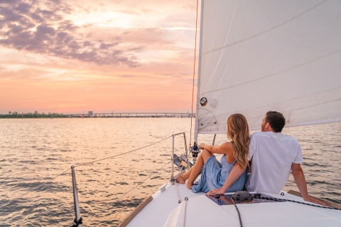 CHS : Voile privée de luxe au coucher du soleil dans le port de CharlestonVoile dans le port de Charleston : Voile privée au coucher du soleil