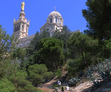 Marseille: Urban Hiking Tour with a Local Guide