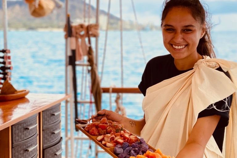 Honolulu : excursion culturelle d'une journée en canoë polynésien