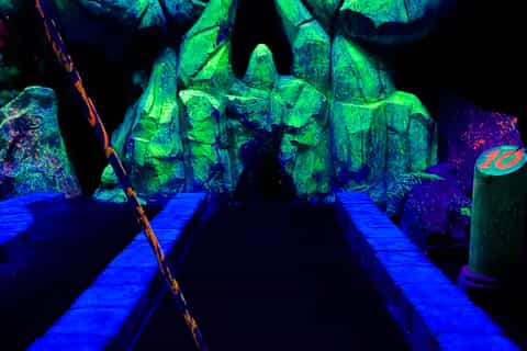 Amsterdam: Glow-in-the-Dark Mini-Golf