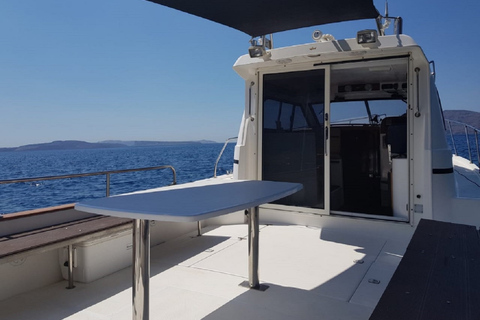Santorini: Private Motorboat Cruise and Volcano Hike Daytime 4-Hour Private Motorboat Cruise & Hike