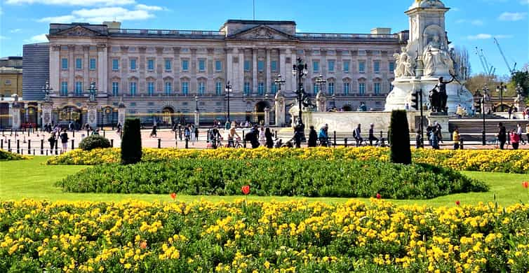 London: Buckingham Palace Garden & Royal Parks Walking Tour | GetYourGuide