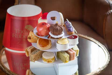 London: Buckingham Palace Garden Tour with Royal Picnic