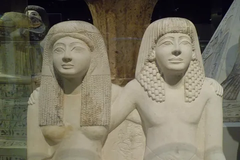 Museo Egipcio y Visita Guiada por la Ciudad