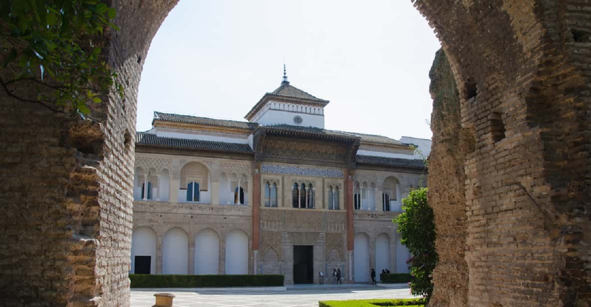 Seville: Alcázar, Cathedral and Giralda Tour with Tickets