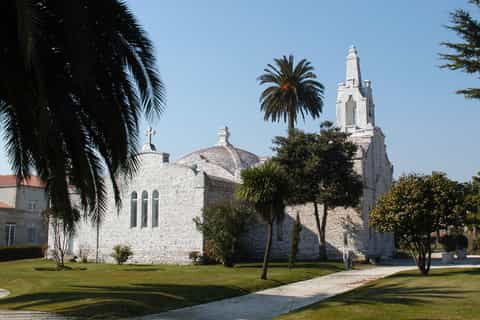 Rías Baixas: Full-Day Trip with Boat Ride, Mussels, and Wine