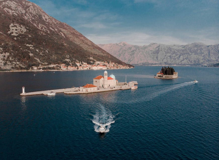 Kotor : Notre-Dame-du-Rocher et Perast en hors-bord