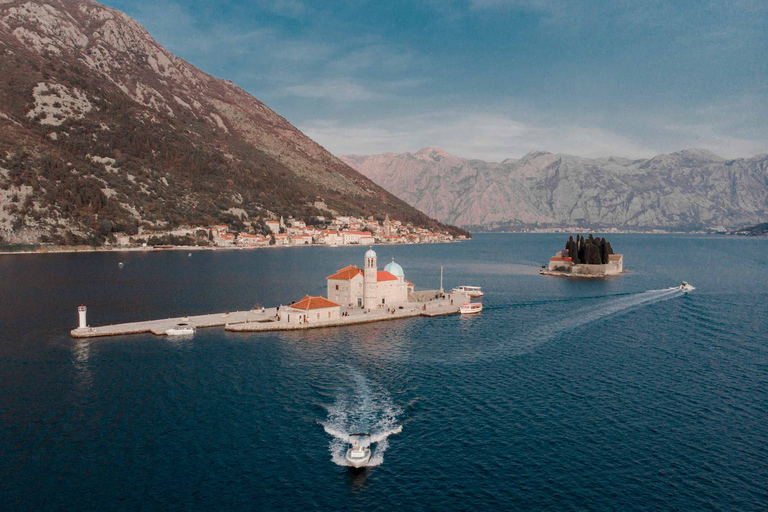 Kotor: visite en bateau de 3 heures de la grotte bleue et de Notre-Dame des rochers