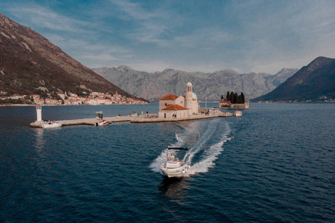 Kotor: visite en bateau de 3 heures de la grotte bleue et de Notre-Dame des rochers