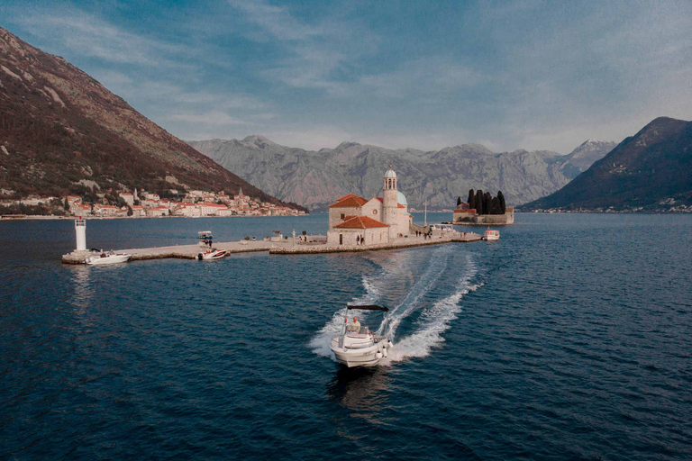 Kotor: visite en bateau de 3 heures de la grotte bleue et de Notre-Dame des rochers