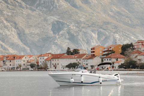 Kotor: visite en bateau de 3 heures de la grotte bleue et de Notre-Dame des rochers