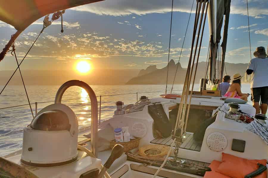 Rio de Janeiro: Guanabara Bay Sunset Sailing Tour & Drinks. Foto: GetYourGuide