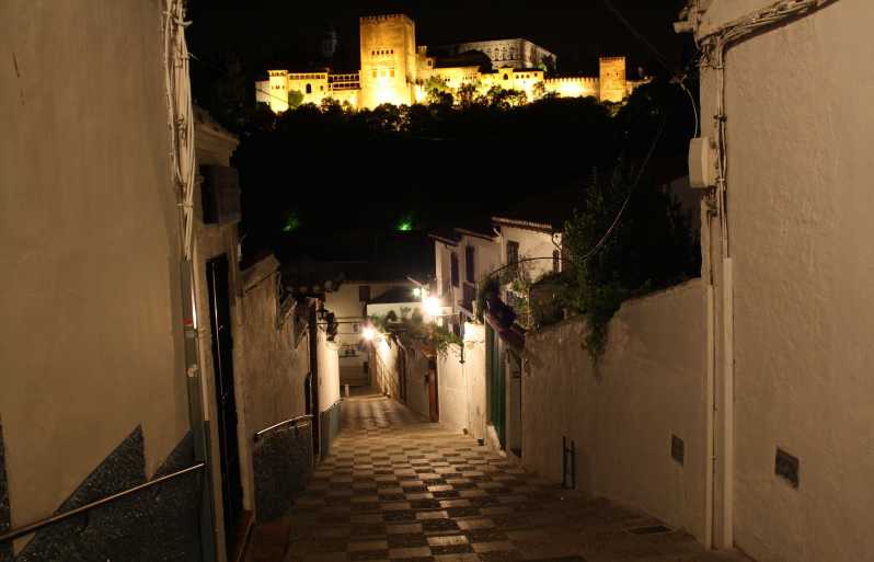 Granada: Mysterious Walking Tour