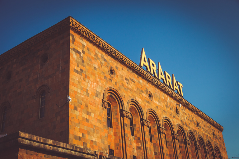 Fabbrica di Brandy di Yerevan: Tour di degustazione del brandy armenoYerevan: degustazione di cognac armeno