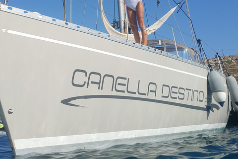 Lindos-Rhodes: Sailing Trip with Lunch and Drinks