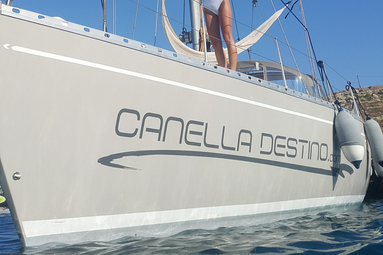 Lindos-Rhodes: Sailing Trip with Lunch and Drinks