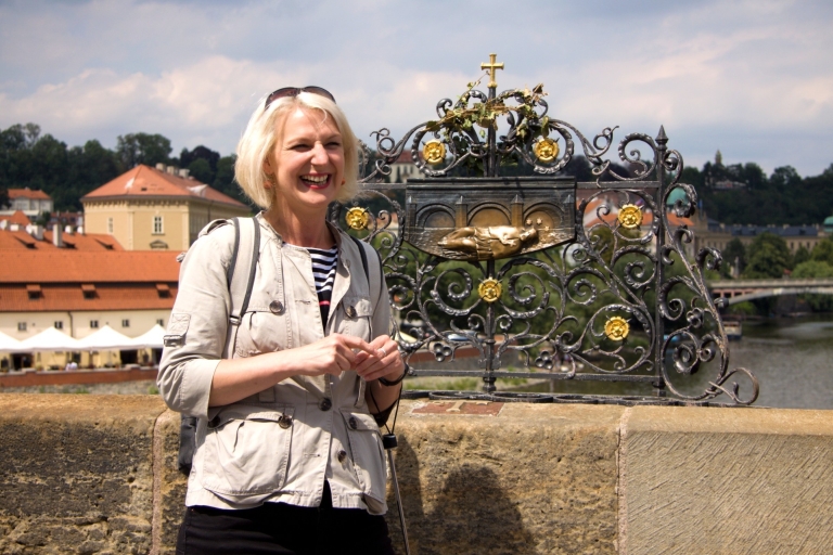 Prague: Castle and Jewish Quarter Tour Group Tour in Russian with Boat Ride & Charles Bridge Museum