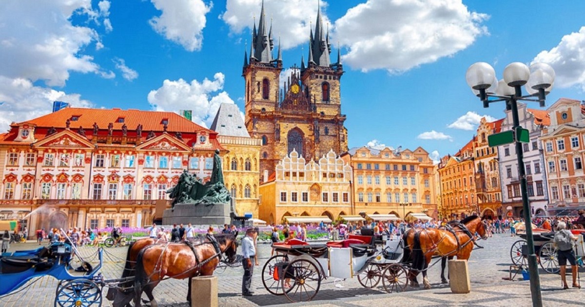 prague guided tour packages