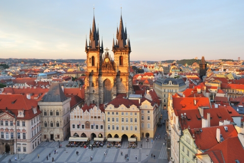 Praga: Visita al Castillo y al Barrio JudíoVisita en grupo en inglés con Paseo en Barco y Museo del Puente de Carlos