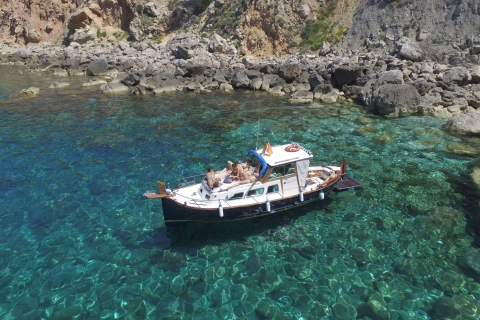 Ibiza: Klasyczny czarter łodzi na cały lub pół dniaIbiza całodniowa wypożyczalnia łodzi - San Antonio