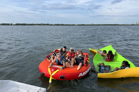 Miami: Crociera avventurosa con jetski, tubing e bevandePacchetto per 8 ospiti: tour con tariffe carburante e porto turistico