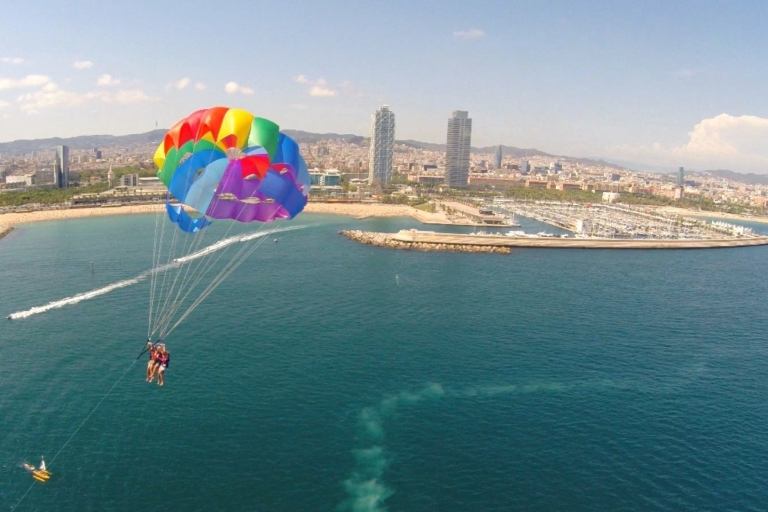 Barcelona: Doświadczenie parasailingu w małych grupach