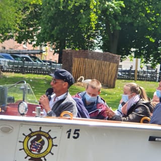 Bruges: Boat Cruise and Guided Walking Tour