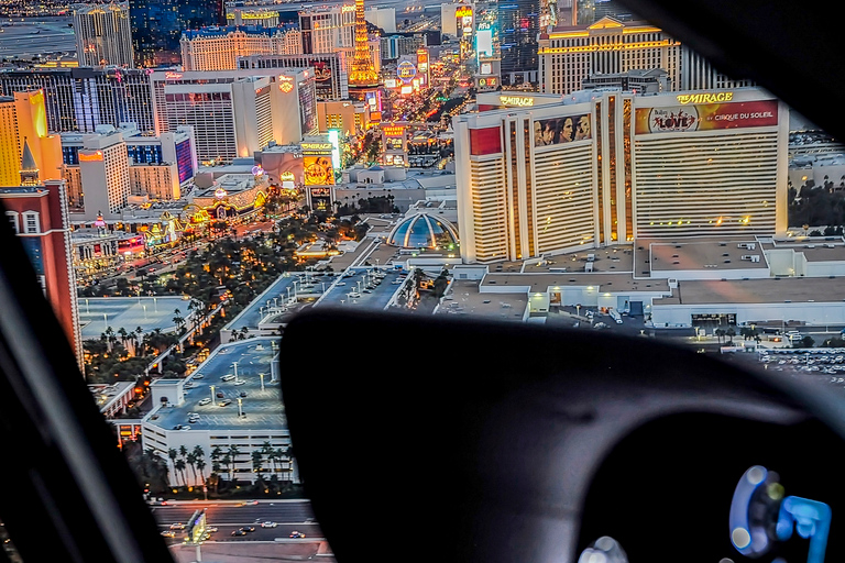 Las Vegas: Lot helikopterem nad bulwarem Strip z opcjamiNocny lot nad Las Vegas Strip z transportem z i do hotelu