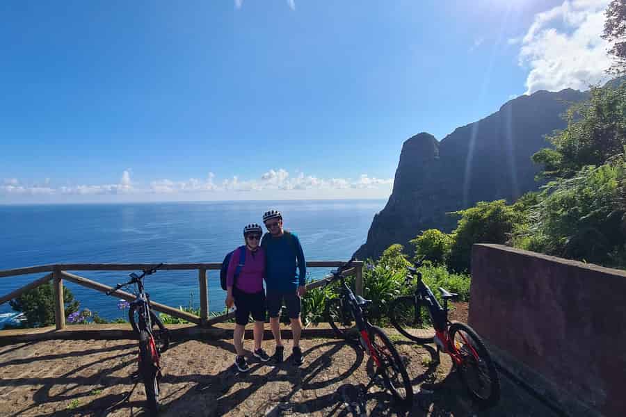 Madeira: Geführte E-Bike Tour an der Nordküste. Foto: GetYourGuide Madeira: Geführte E-Bike Tour an der Nordküste. Foto: GetYourGuide