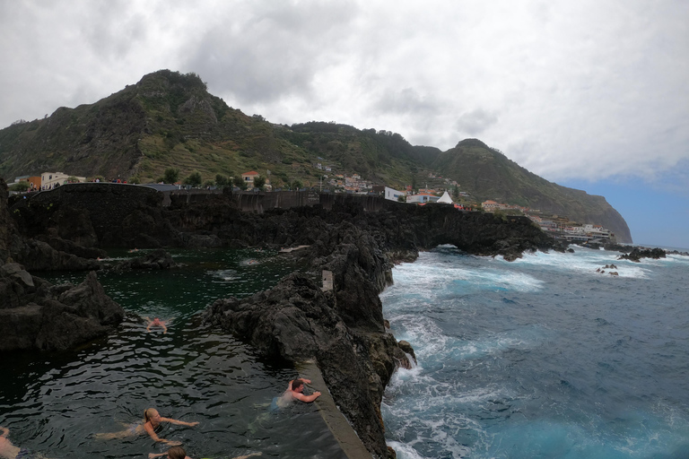 Excursión Privada a las Piscinas Naturales y Cascadas de Porto Moniz