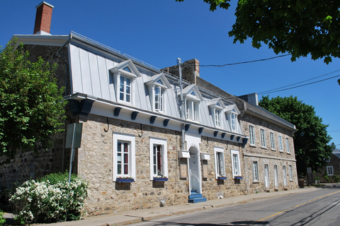 Montréal: Day Trip along the Chemin du Roy to Trois-Rivières Group Tour in English/French