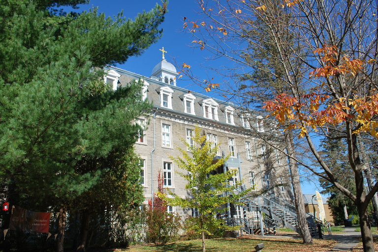 Montréal: Day Trip along the Chemin du Roy to Trois-Rivières Group Tour in English/French