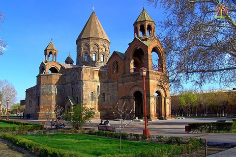 Dagsutflykt: Sightseeing i Jerevan, St Echmiadzin, ZvartnotsDagsutflykt: Från Yerevan Sightseeing till heliga Echmiadzin