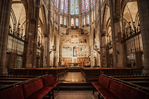 León: Spanish Walking Tour of City and Cathedral