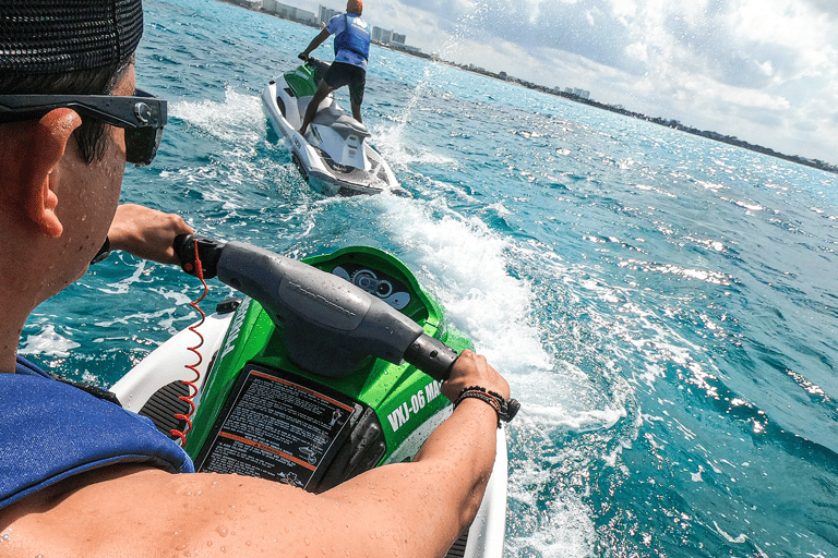 Cancun: Waverunner w lagunie NichupteCancun: godzinna wypożyczalnia Waverunner w lagunie Nichupte