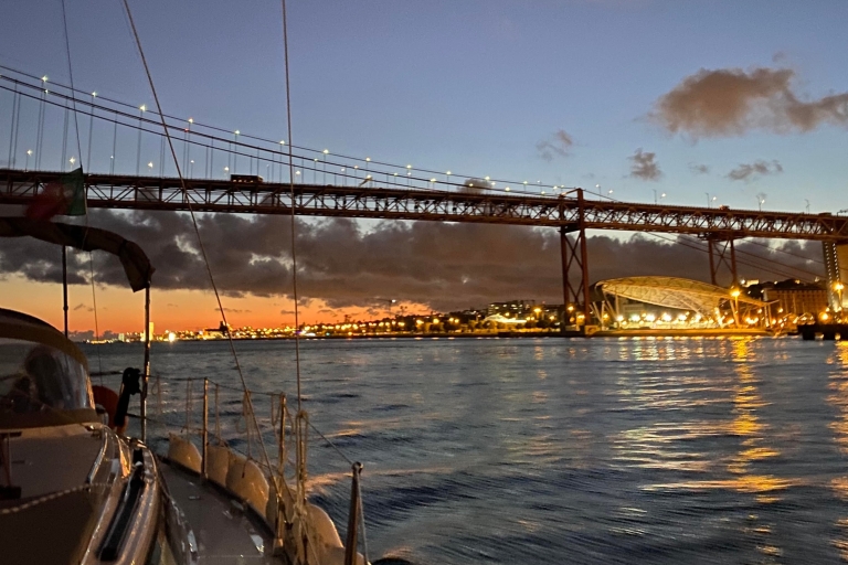 Lizbona: luksusowy rejs żaglówką po rzece TagOPCJA 1 godzina