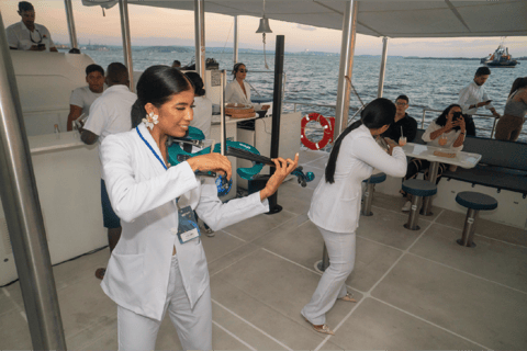 Cartagena: Sunset on Cartagena Bay aboard the Flamante Catamaran Cartagena: Sunset over Cartagena Bay aboard the Flamante Catamaran